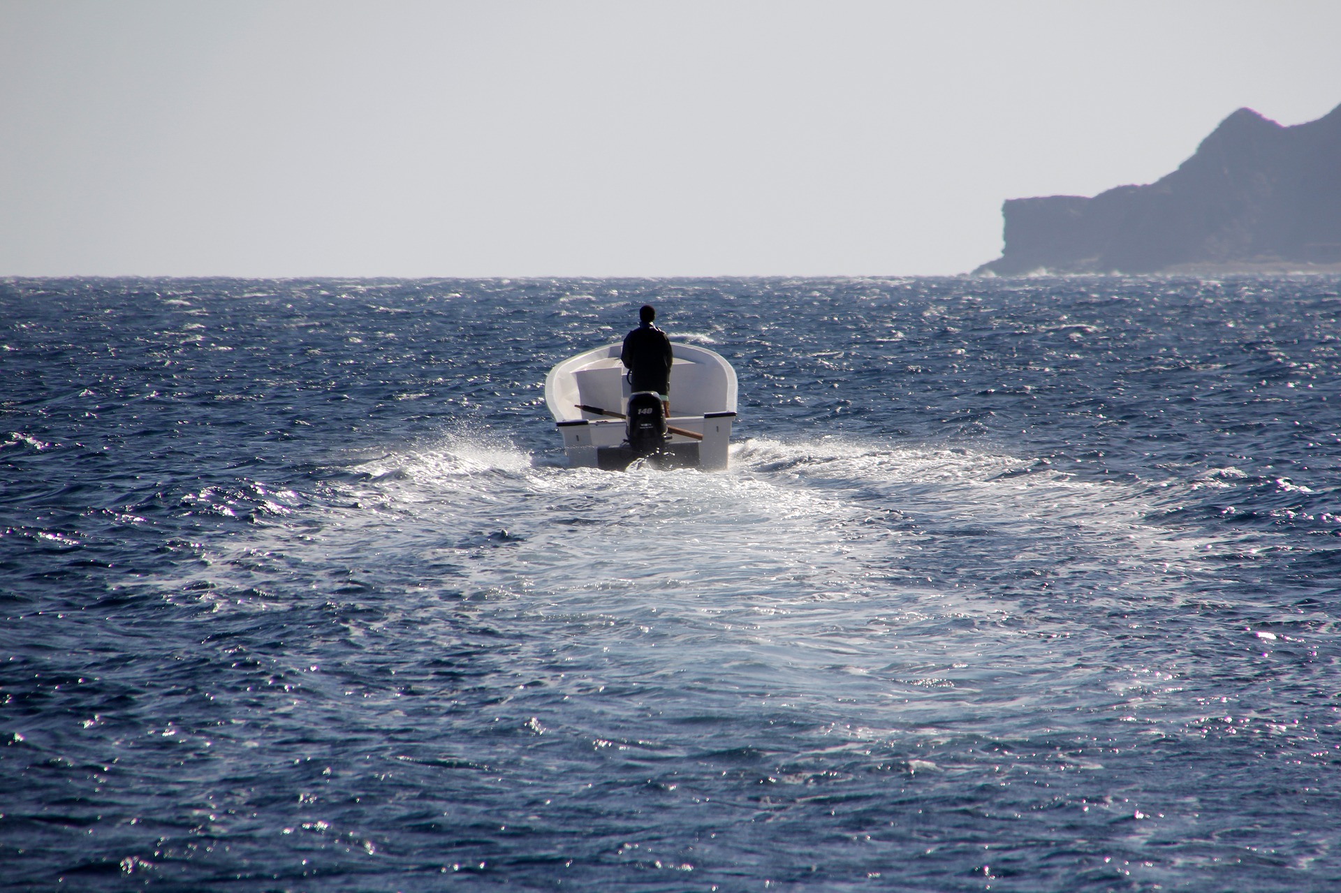 bateau naviguant sur la mer - permis bateau